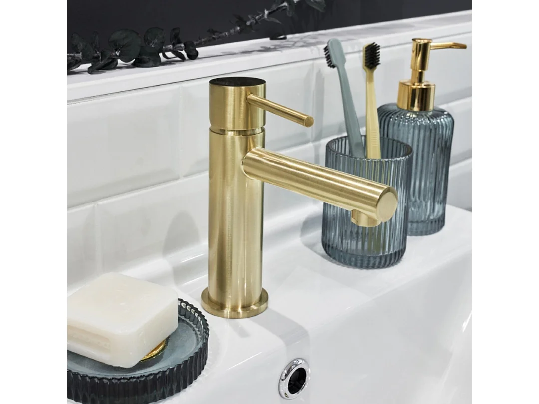 Luisa mezclador de lavabo bajo oro cepillado Essebagno