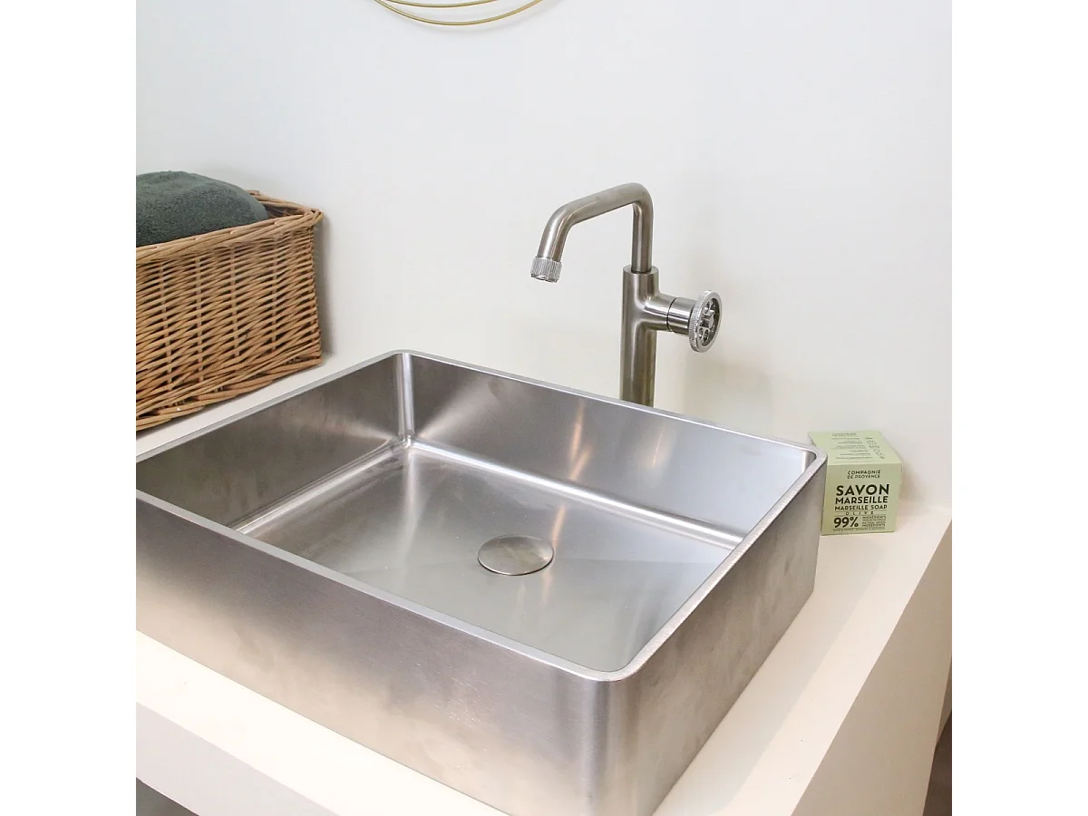 Indus Rubinetto per lavabo alto in acciaio spazzolato Essebagno