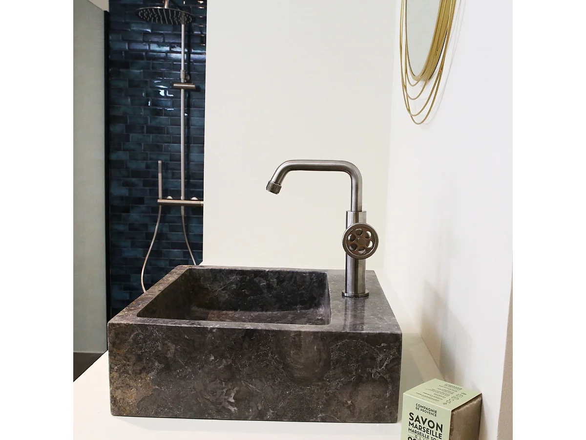 Indus niedriger Waschbeckenmischer in Edelstahloptik Essebagno