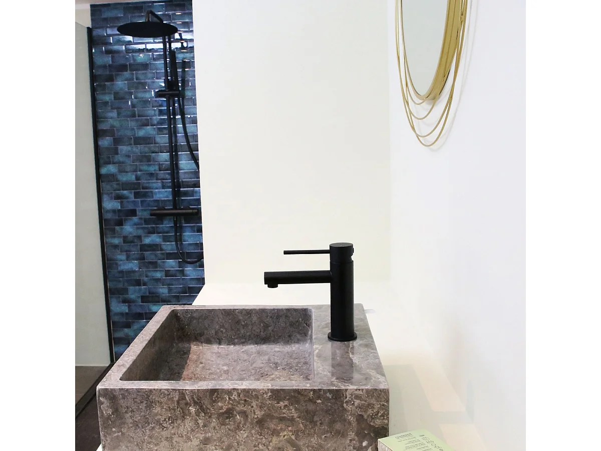 Envol mitigeur lavabo bas noir - Essebagno