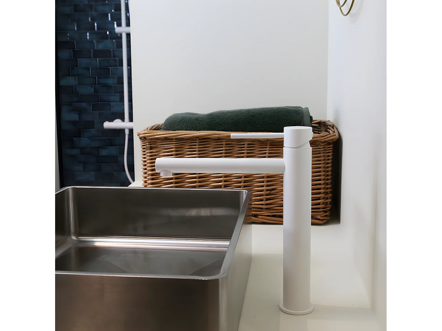 Luisa mezclador de lavabo alto blanco Essebagno