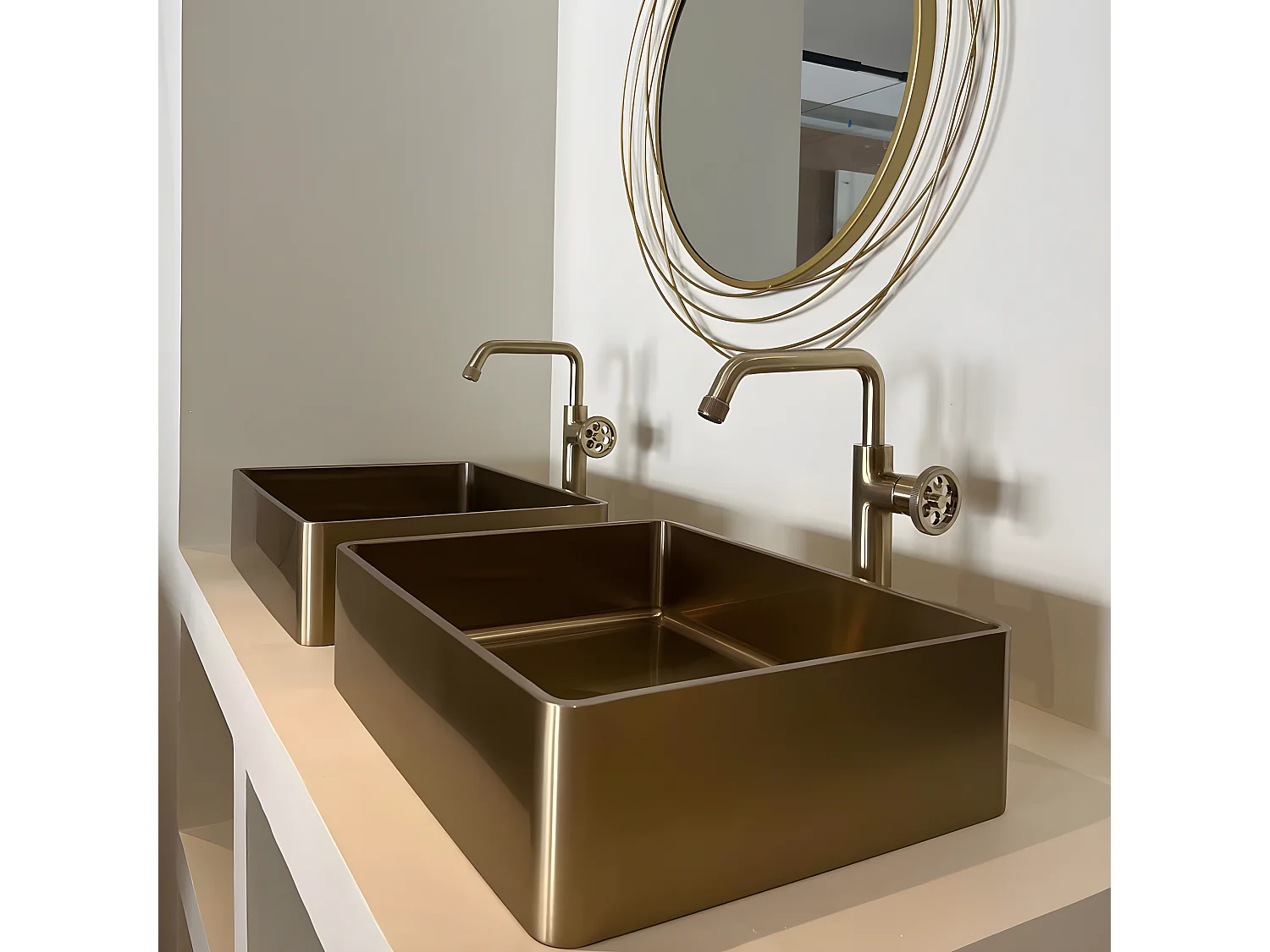 Indus Torneira de lavatório alta ouro escovado Essebagno