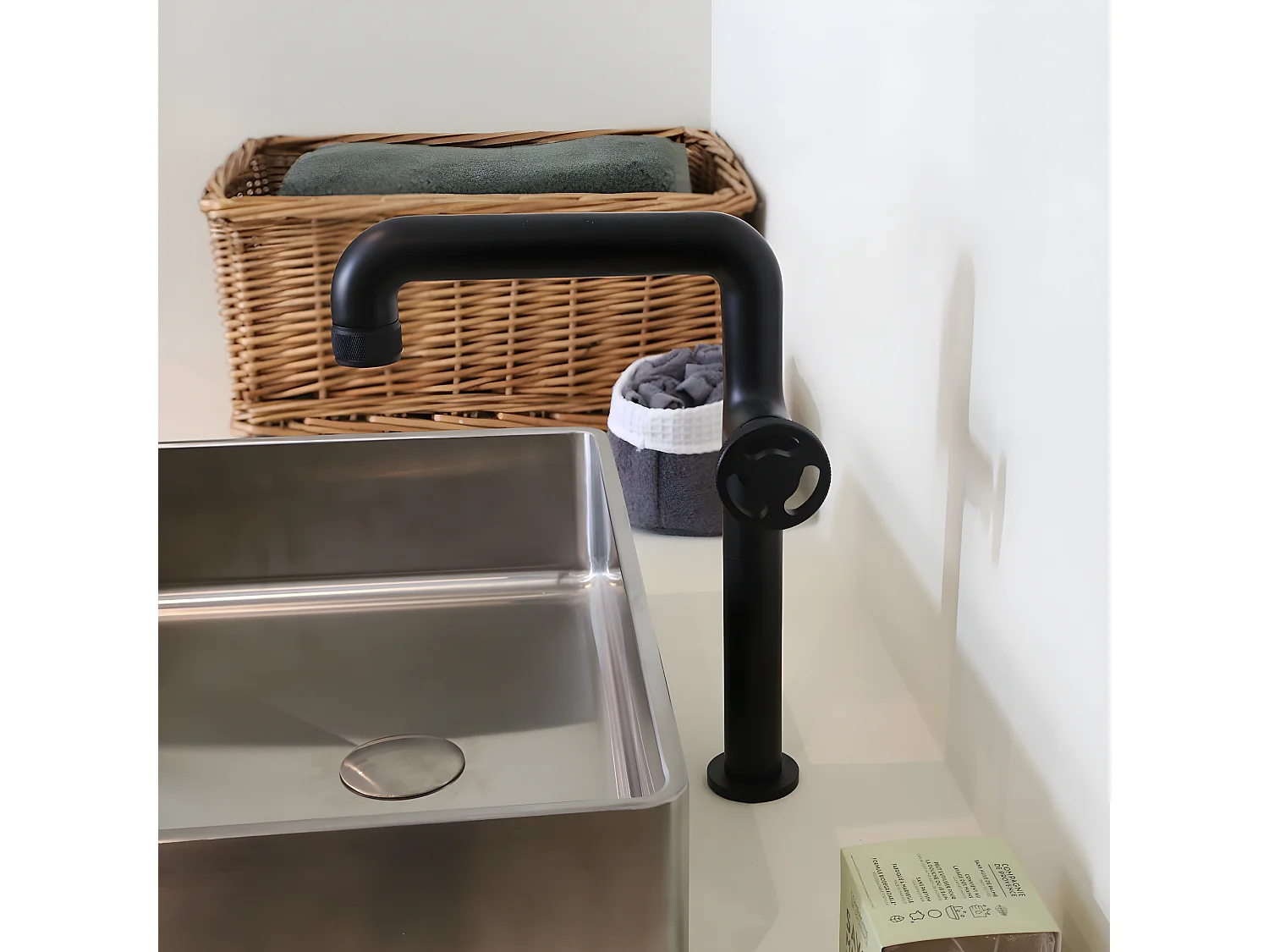 Factory Waschbeckenmischer hoch schwarz Essebagno