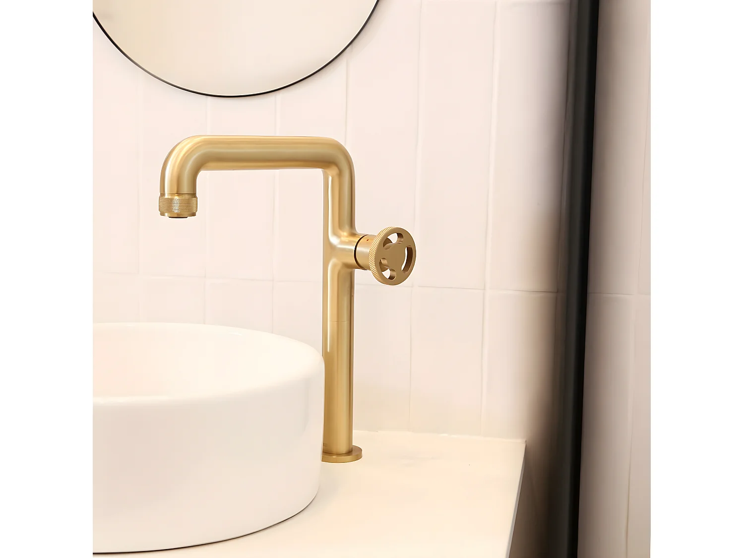 Factory Grifo de lavabo alto oro cepillado Essebagno