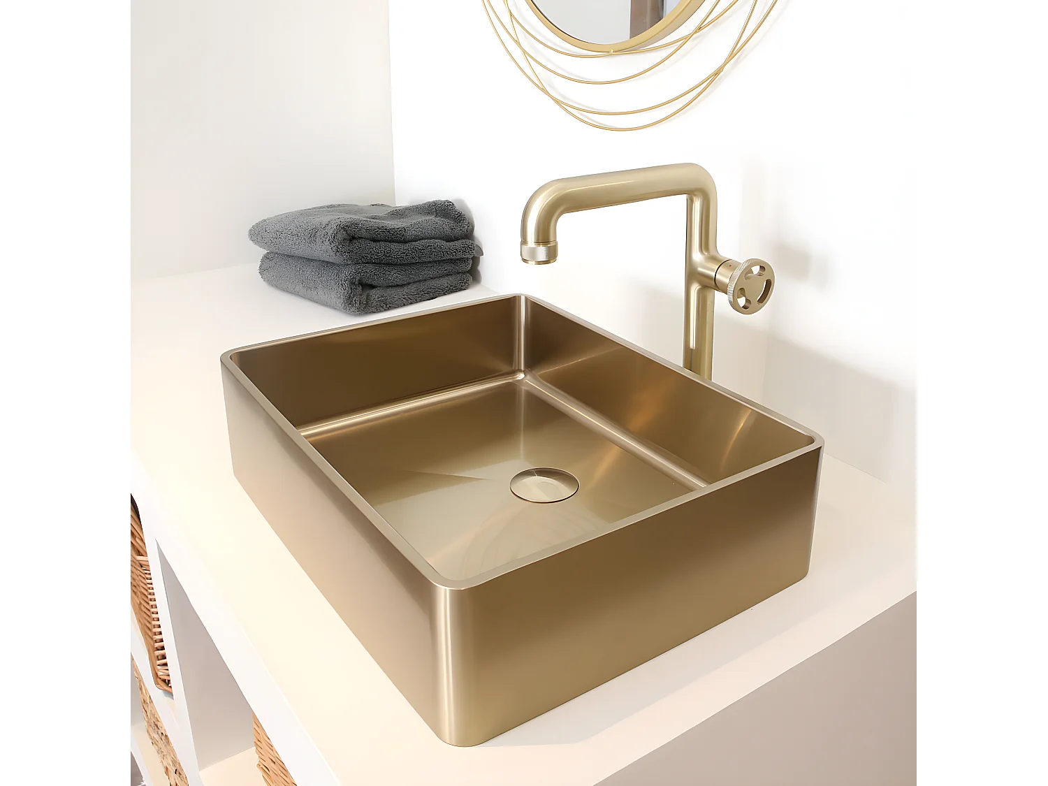 Factory Grifo de lavabo alto oro cepillado Essebagno