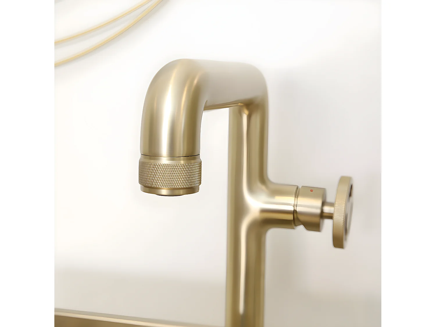 Factory Grifo de lavabo alto oro cepillado Essebagno