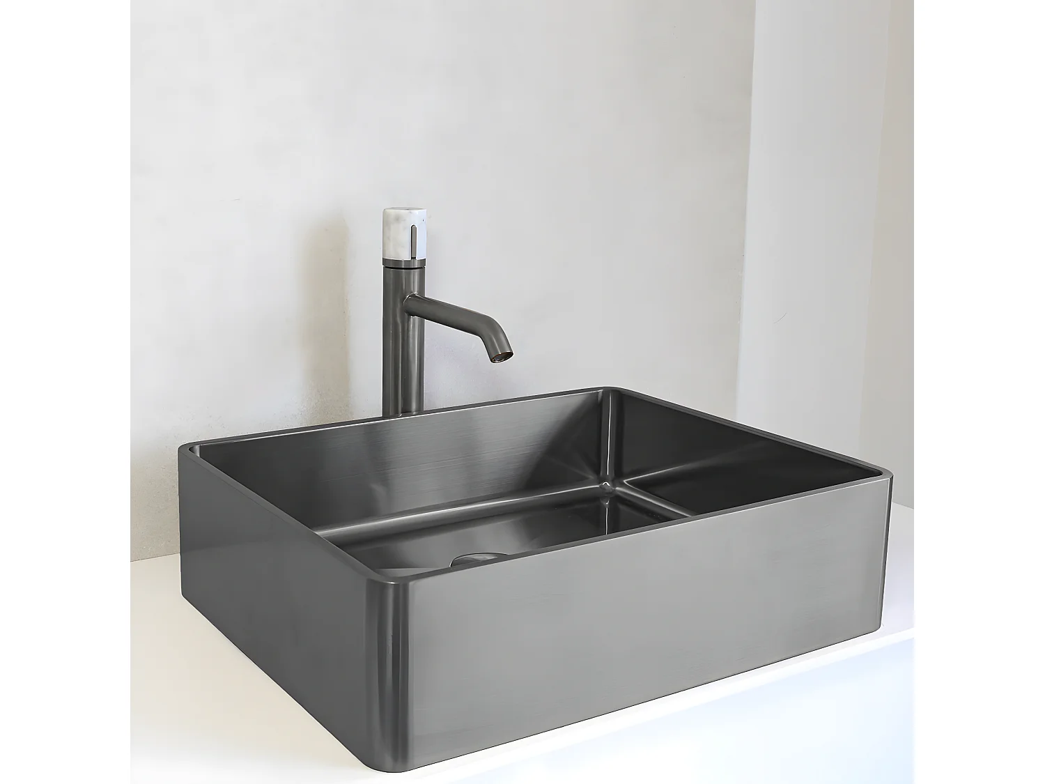 Manopola Hochwaschbeckenmischer Gun Metall Marmor Essebagno