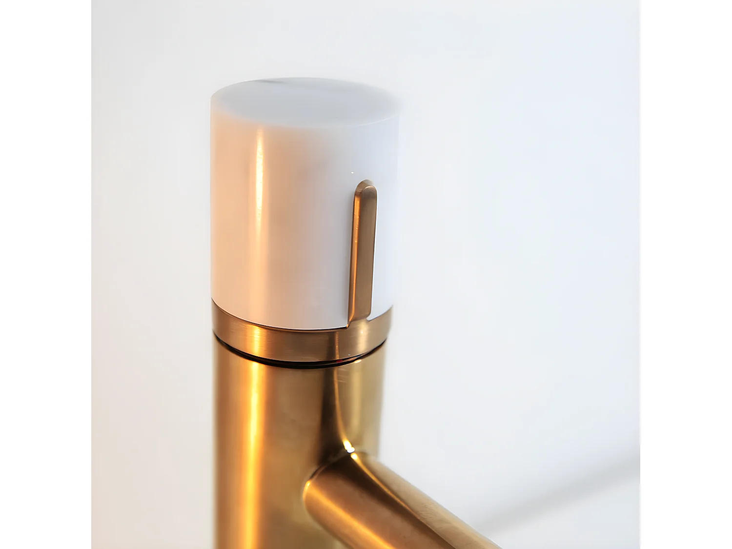 Grifo bajo de lavabo Manopola de mármol de cobre Essebagno