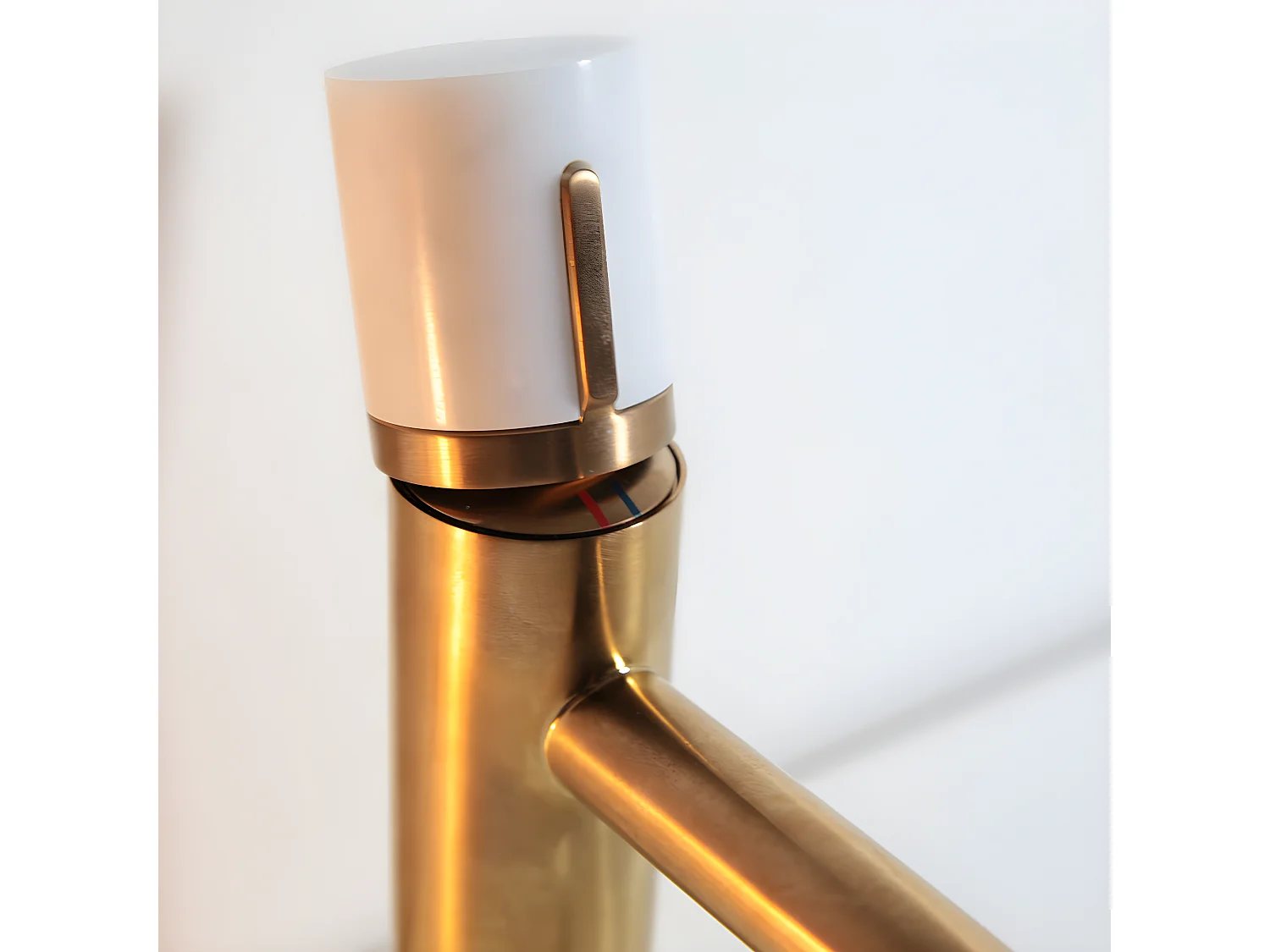 Grifo bajo de lavabo Manopola de mármol de cobre Essebagno