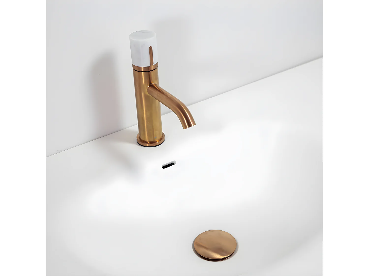 Grifo bajo de lavabo Manopola de mármol de cobre Essebagno