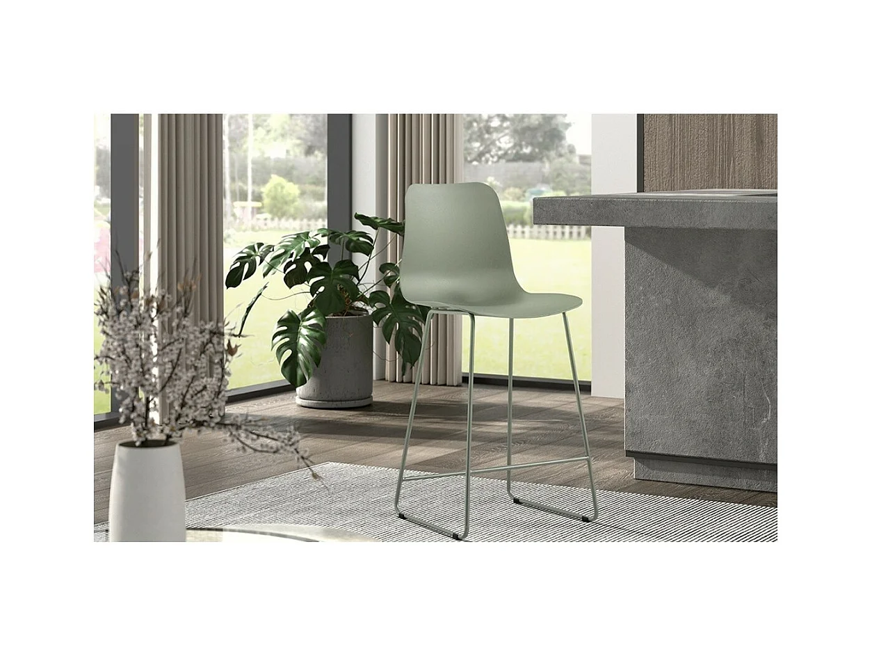 Silla de mostrador MARIO – PP verde grisáceo – Patas de metal – Altura 100,5 cm – Estilo moderno