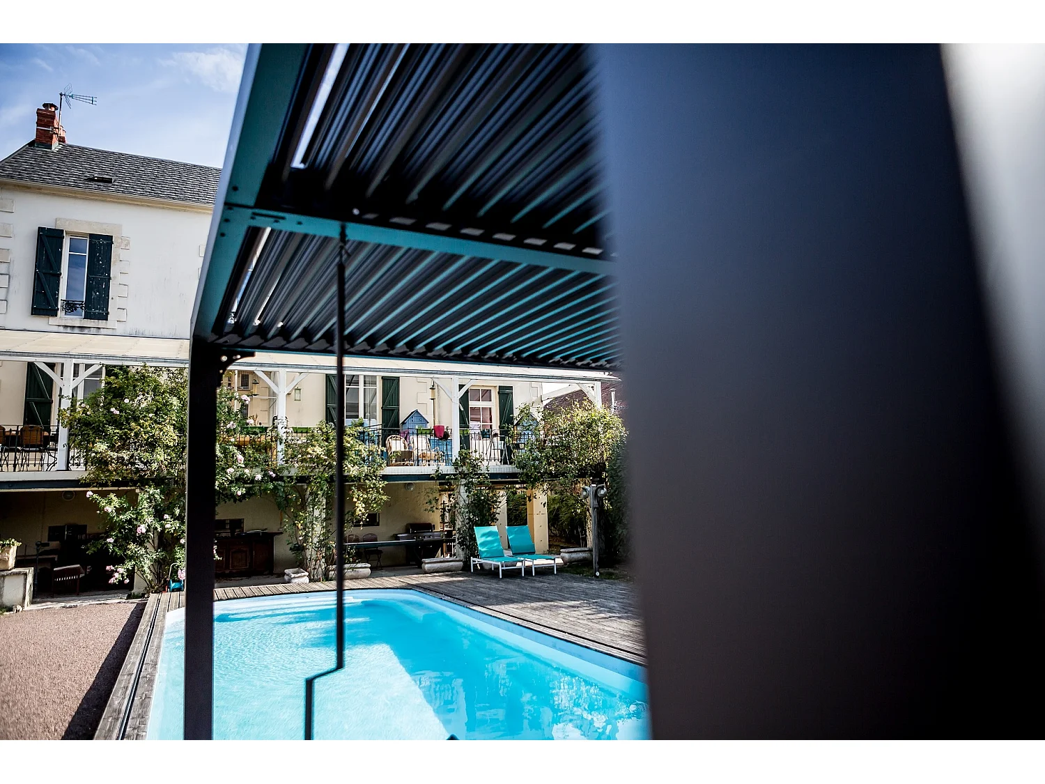 Pergola bioclimatique ALUMINIUM coloris gris anthracite