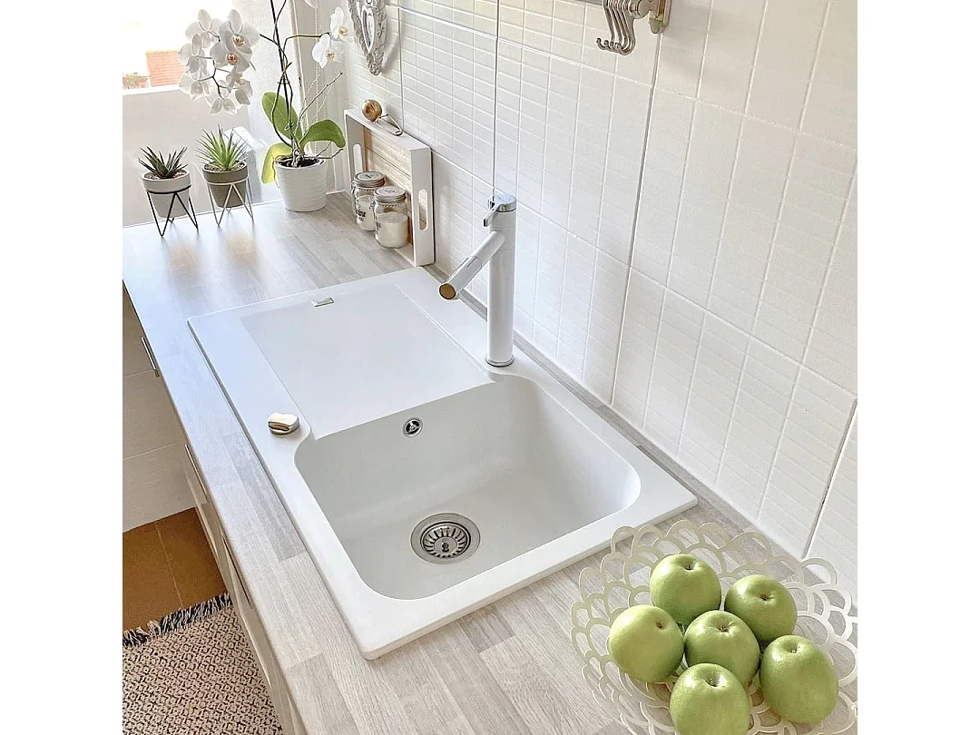 Lisse omkeerbare gootsteen 1 spoelbak 1 afdruipvlak in witte hars - Essebagno