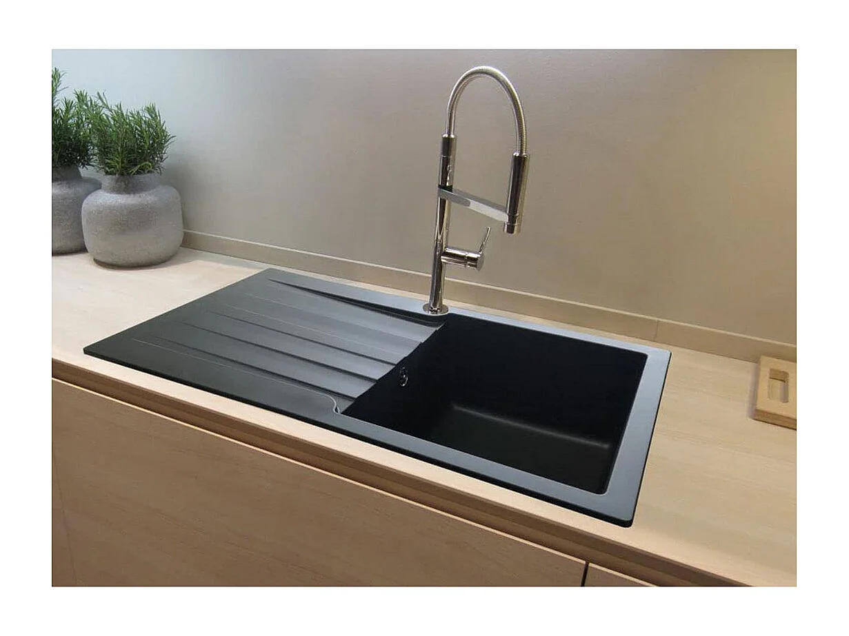 Sierra Spülbecken 1 großes Becken mit Abtropffläche aus schwarzem Kunststoff Essebagno