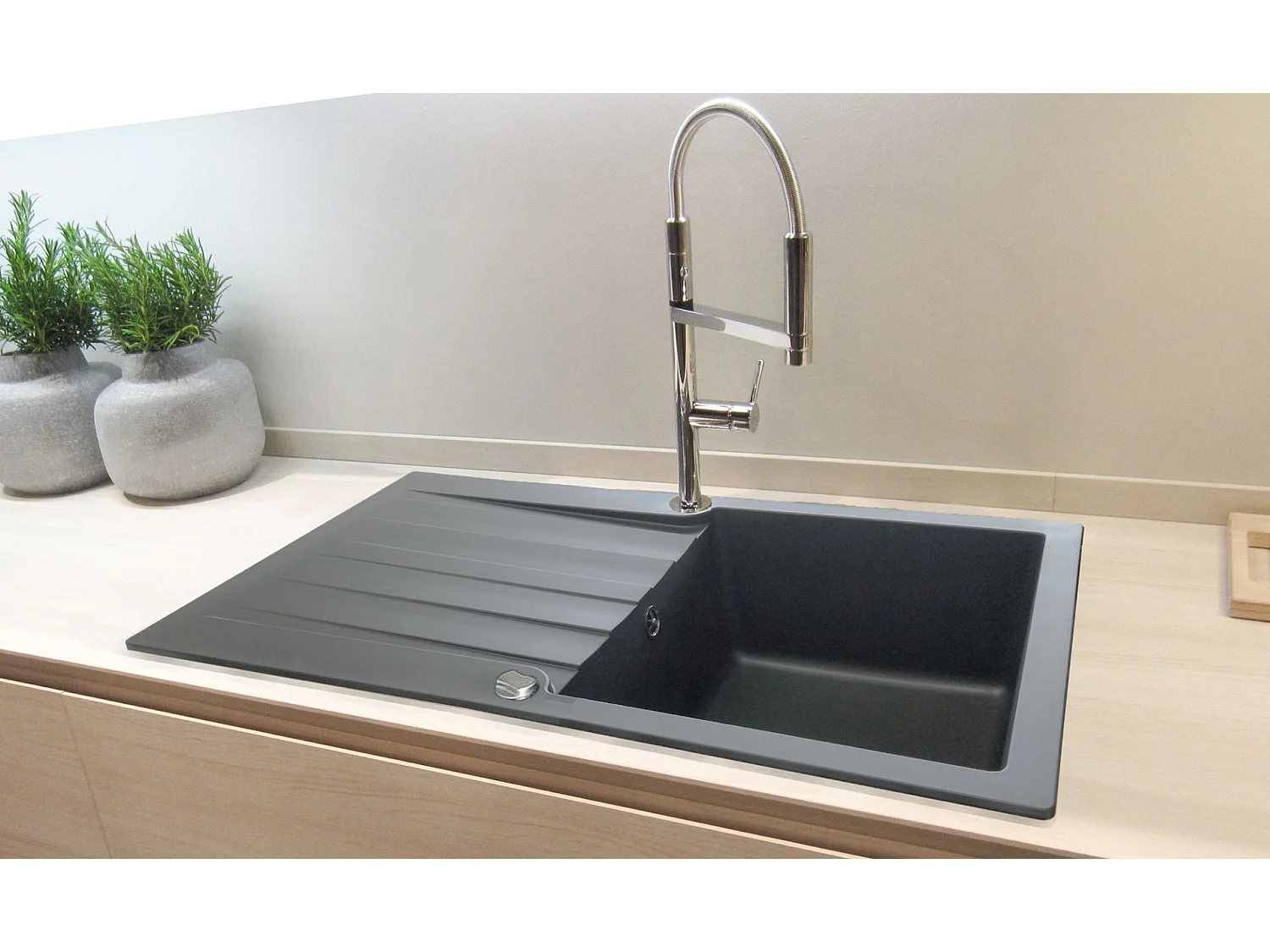 Sierra Spülbecken 1 Becken mit Abtropffläche aus schwarzem Kunststoff Essebagno