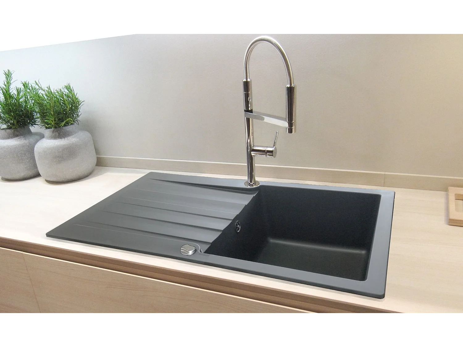 Sierra Lavello a 1 vasca con scolapiatti in resina nera Essebagno