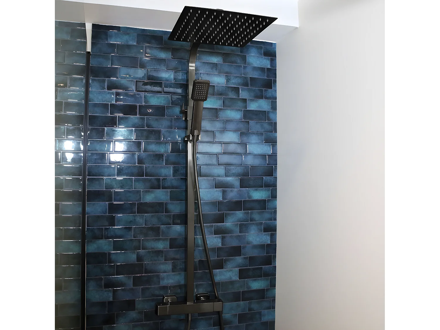 Quartos 300 Duschsäule grau gun metal mit Thermostat Essebagno