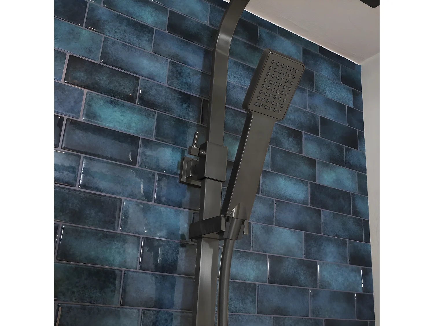 Quartos 300 Duschsäule grau gun metal mit Thermostat Essebagno