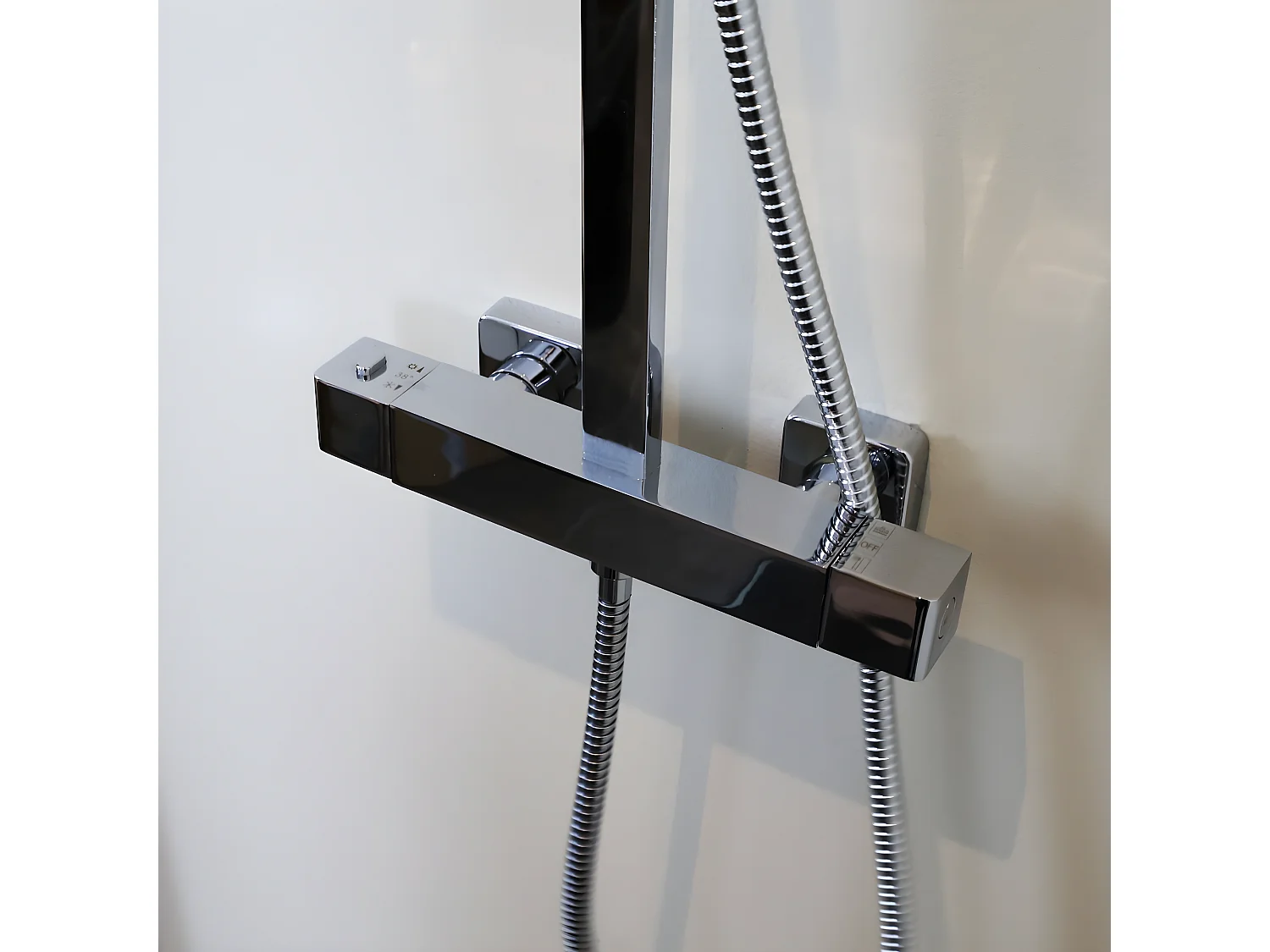 Quartos 300 verchromte Duschsäule mit Thermostat Essebagno