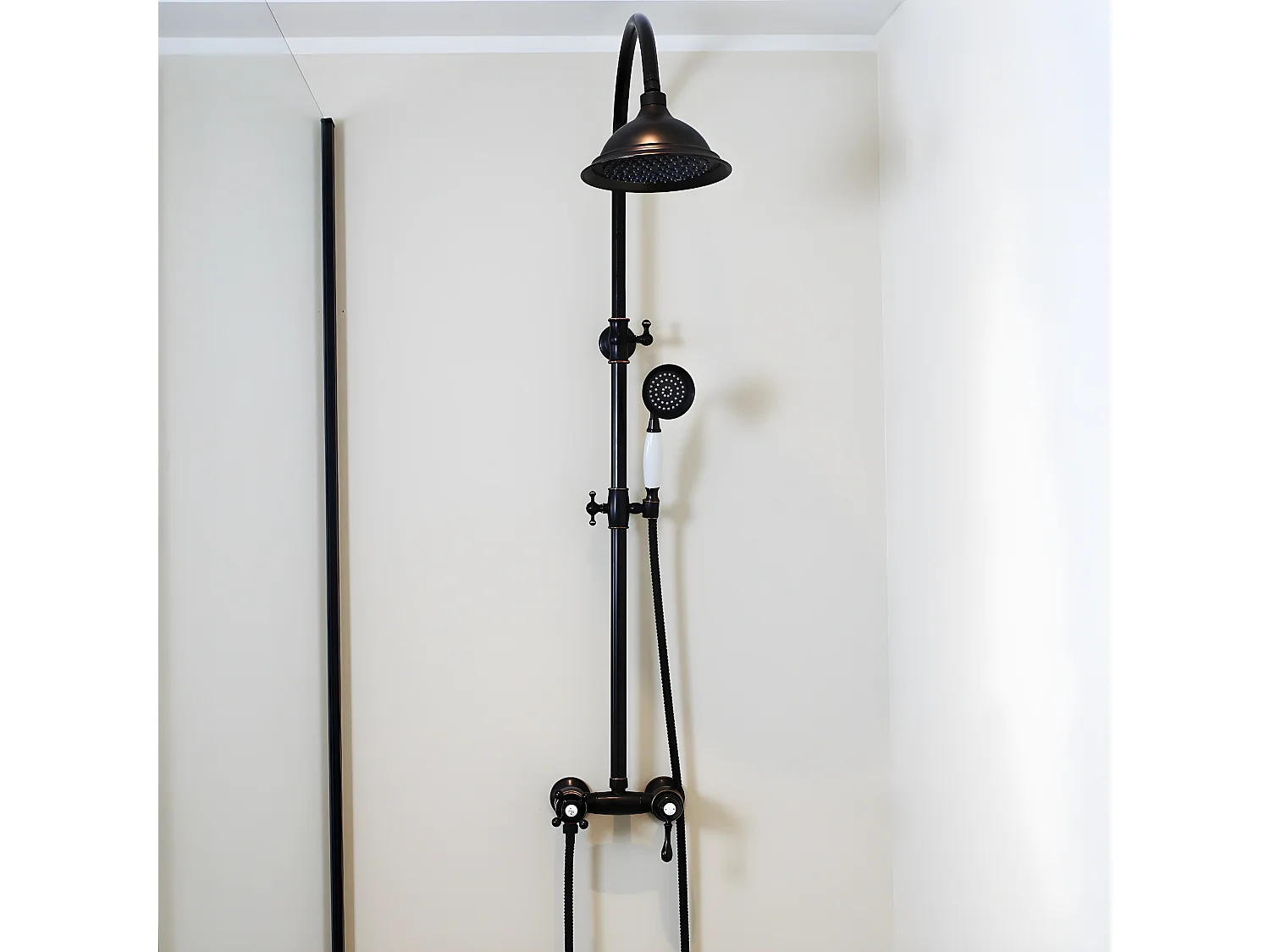 Leeds Columna de ducha mecánica retro negra Essebagno