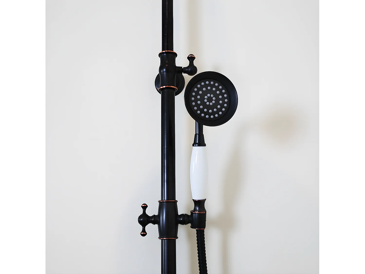 Leeds Columna de ducha mecánica retro negra Essebagno