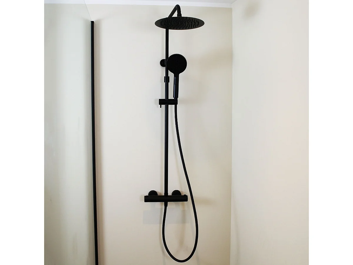 Luisa columna de ducha termostática negra Essebagno