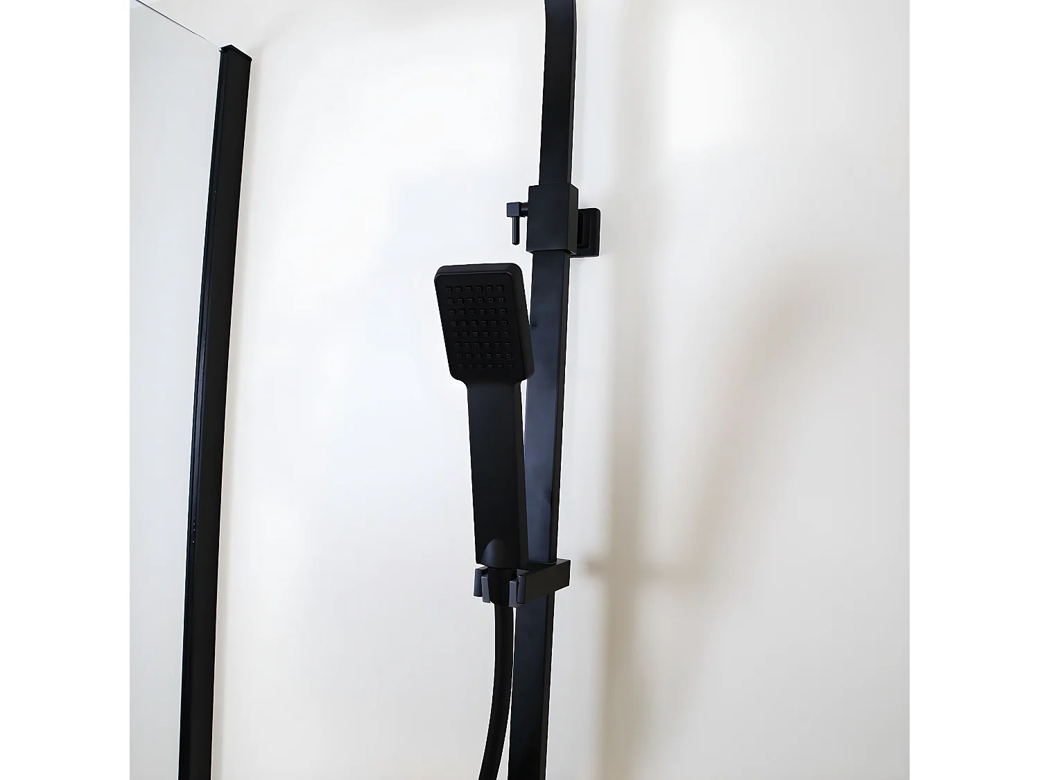 Columna de ducha Quartos negra con termostato 300 Essebagno