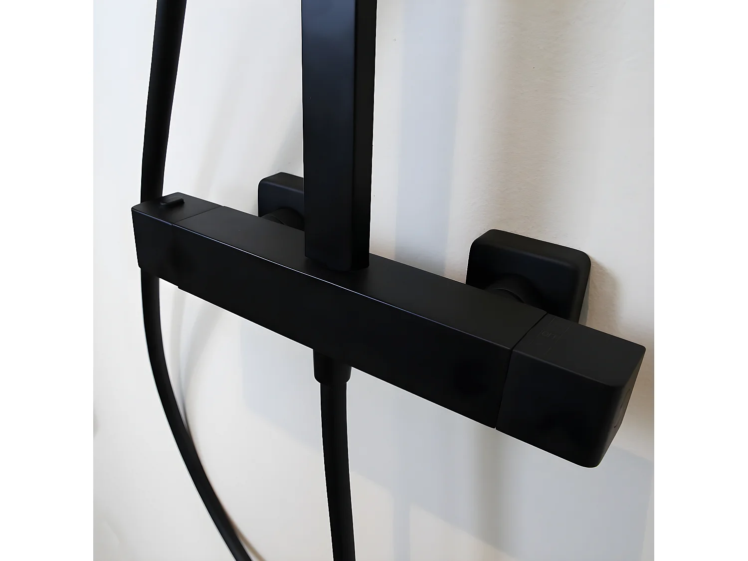 Quartos colonne de douche thermostatique 300 noire - Essebagno