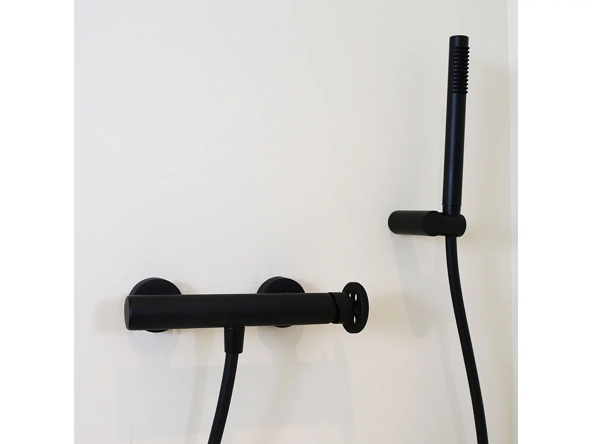 Grifo de ducha Indus negra Essebagno