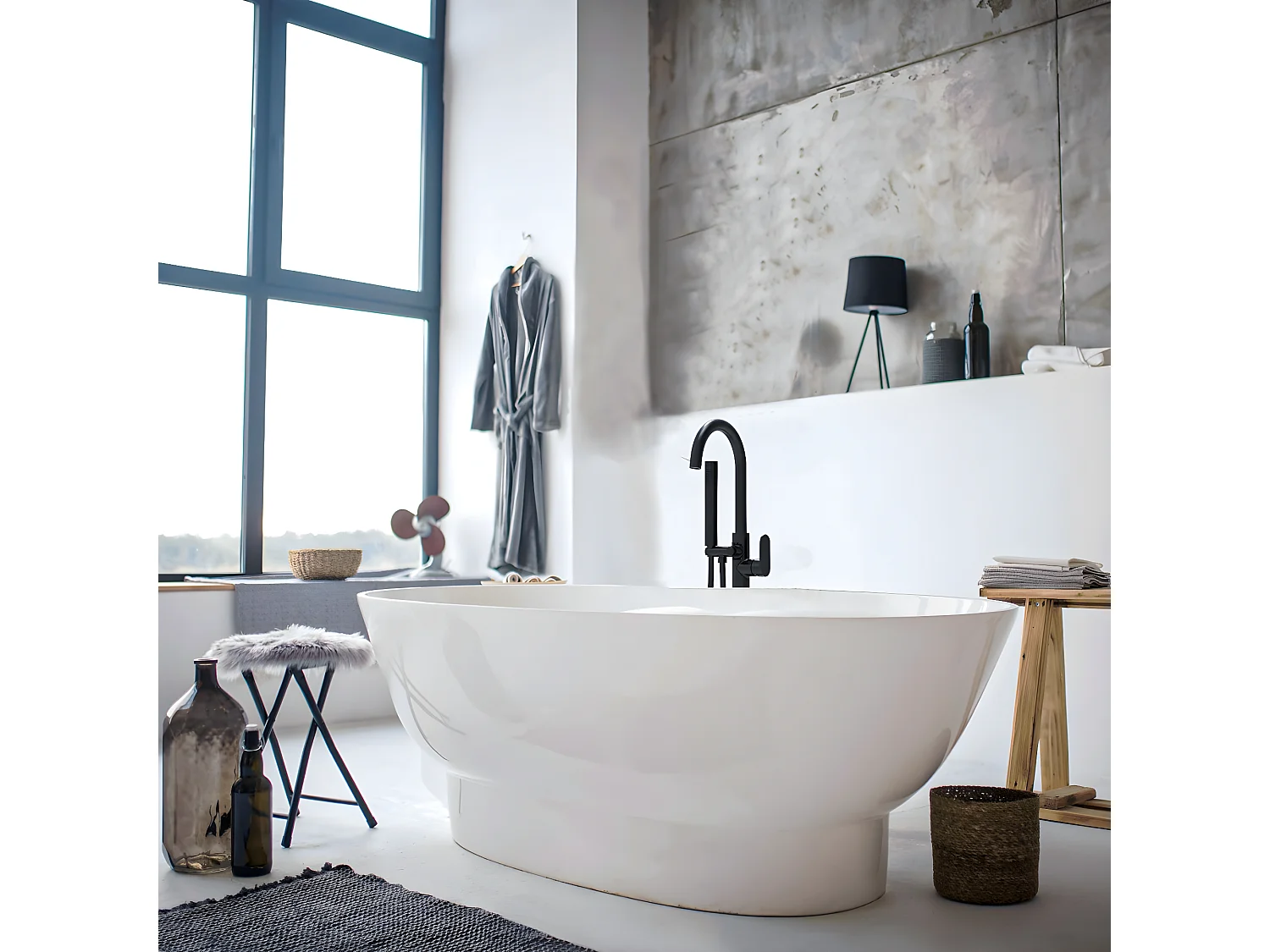 Charme Schwarze mechanische Bodensäule für freistehende Badewanne Essebagno