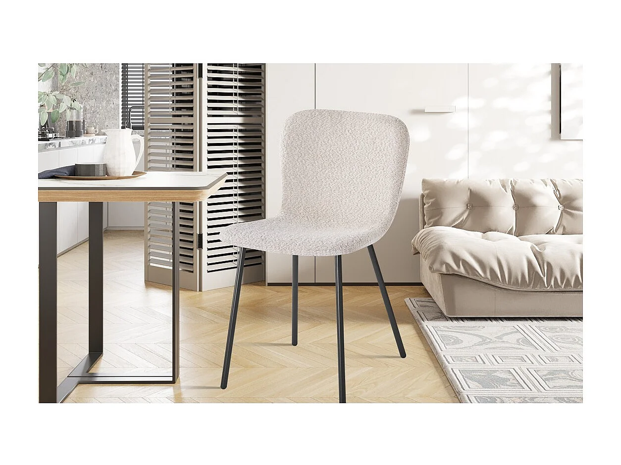 Eetkamerstoel met bouclé bekleding in zandkleur. Collectie ALCAN