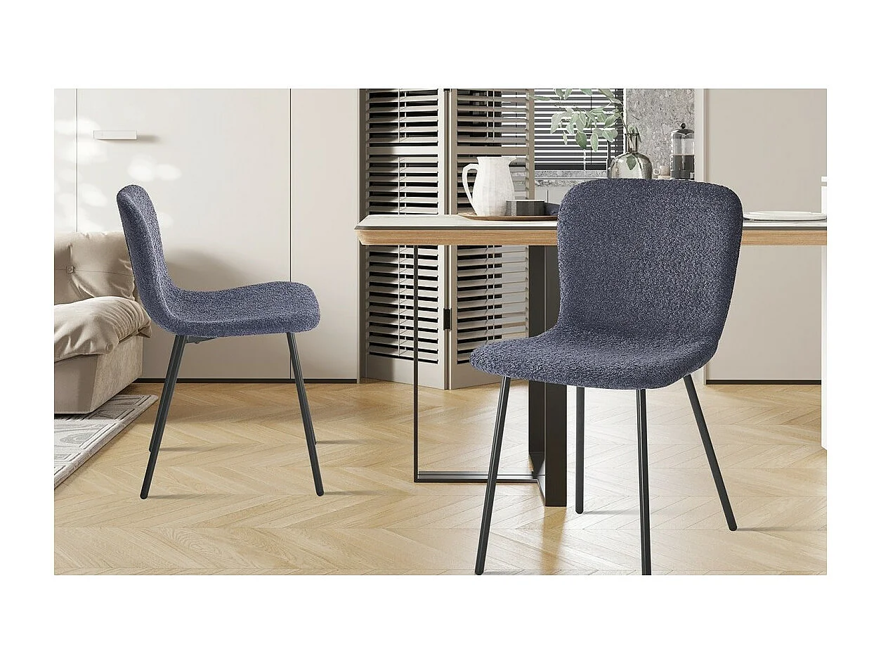 Cadeira com revestimento bouclé para sala de jantar na cor cinza escuro. Coleção ALCAN