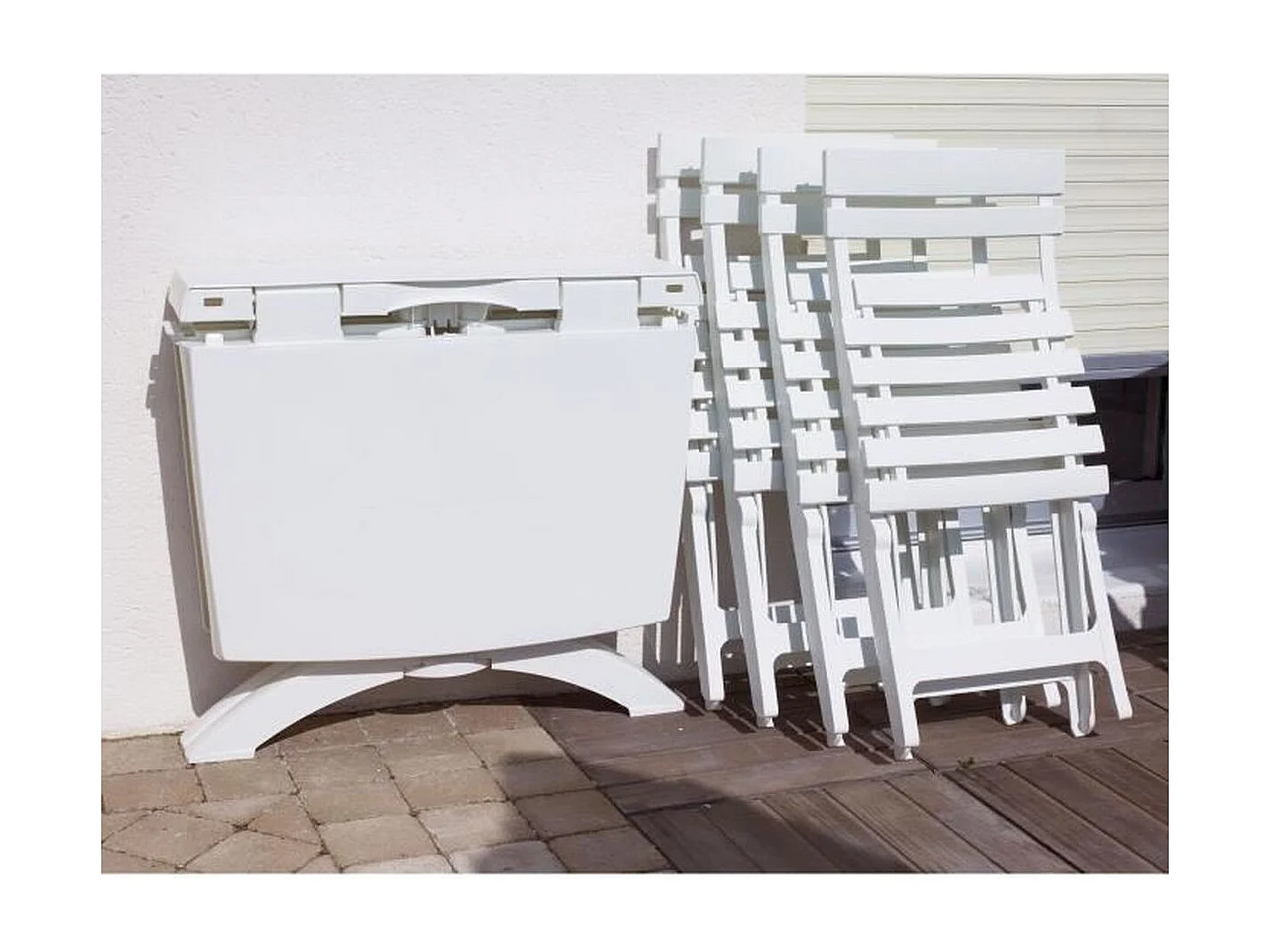 Chaise de jardin pliante Miami en résine blanche - compacte et résistante aux intempéries