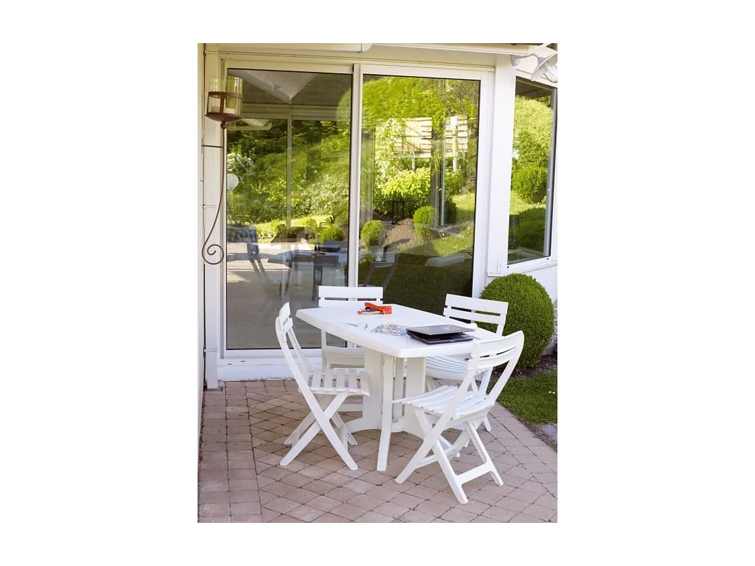 Chaise de jardin pliante Miami en résine blanche - compacte et résistante aux intempéries