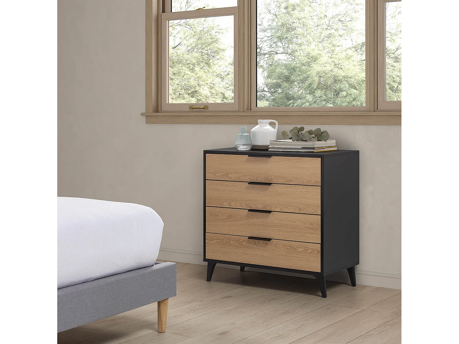 Commode de nuit Kalma 4 tiroirs coloris noir/chêne