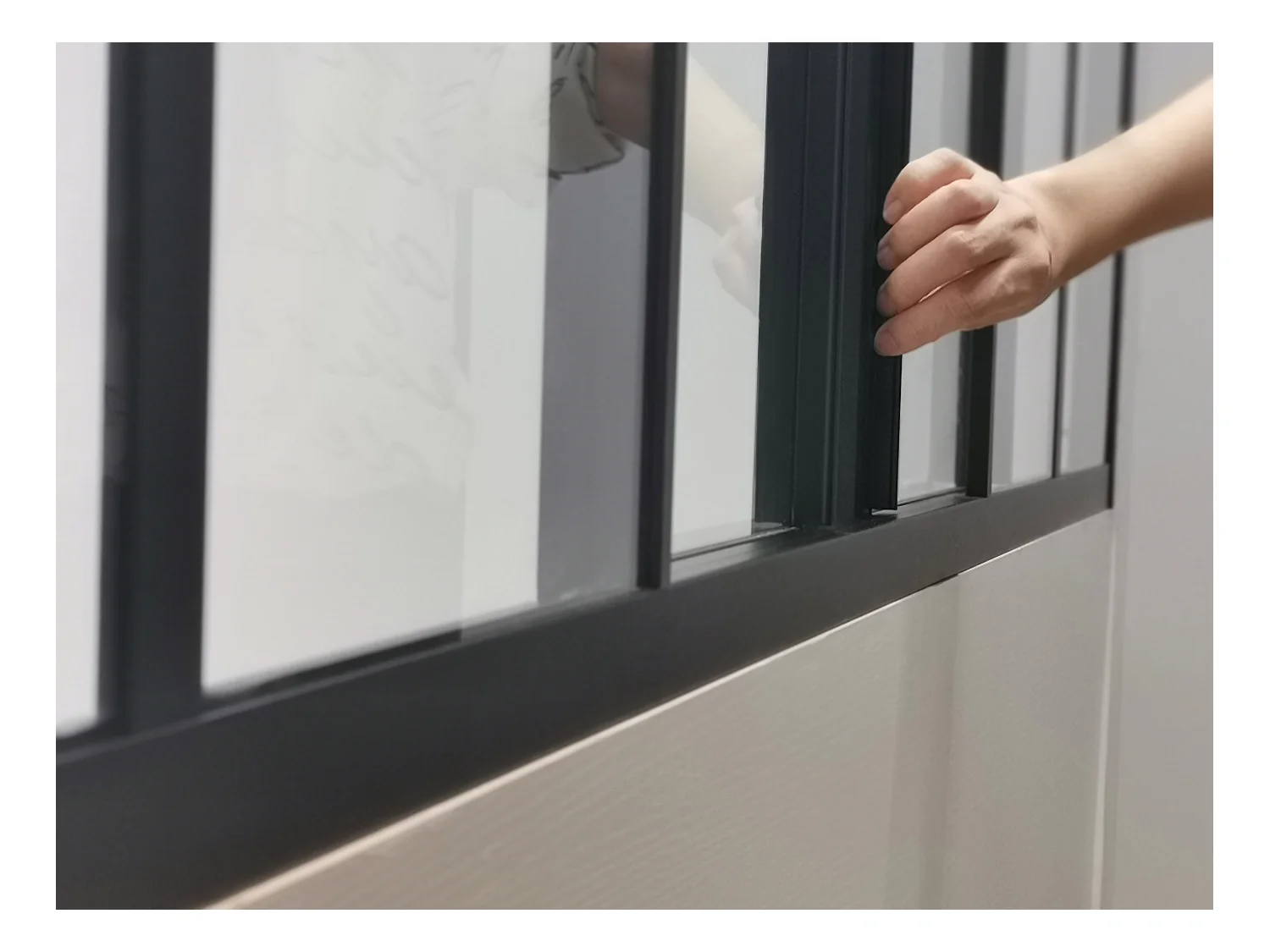 Schuifraam van gepoedercoat zwart aluminium 120 x 105 cm - RAVENA