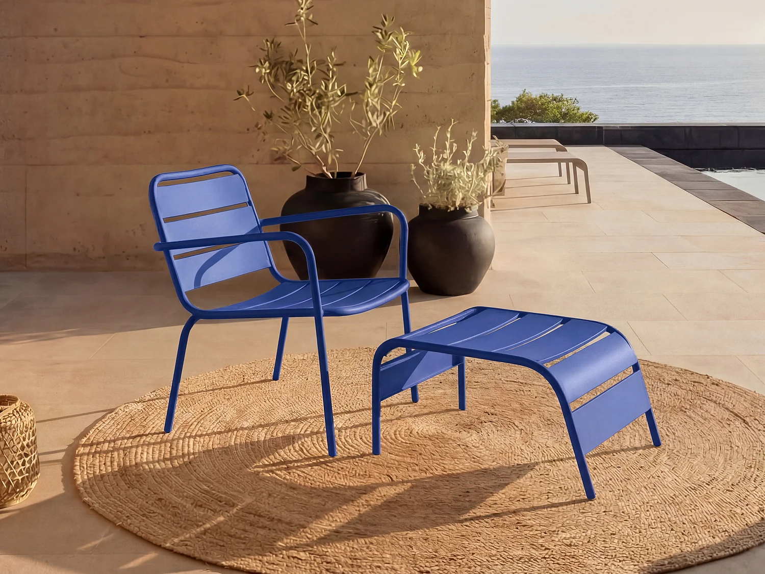 Fauteuil bas de jardin empilable + repose pied en métal - Bleu nuit - MIRMANDE de MYLIA