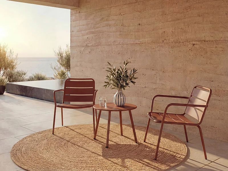 Salon de jardin en métal - 2 fauteuils bas empilables et une table d'appoint ronde - Terracotta - MIRMANDE de MYLIA