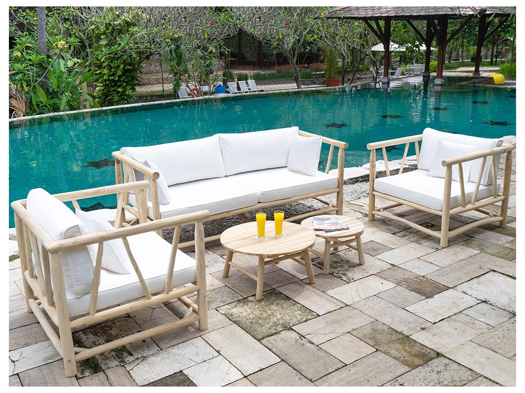 Salon de jardin en teck : un canapé 3 places + 2 fauteuils + 2 tables basses - Naturel clair et blanc - TULUM de MYLIA