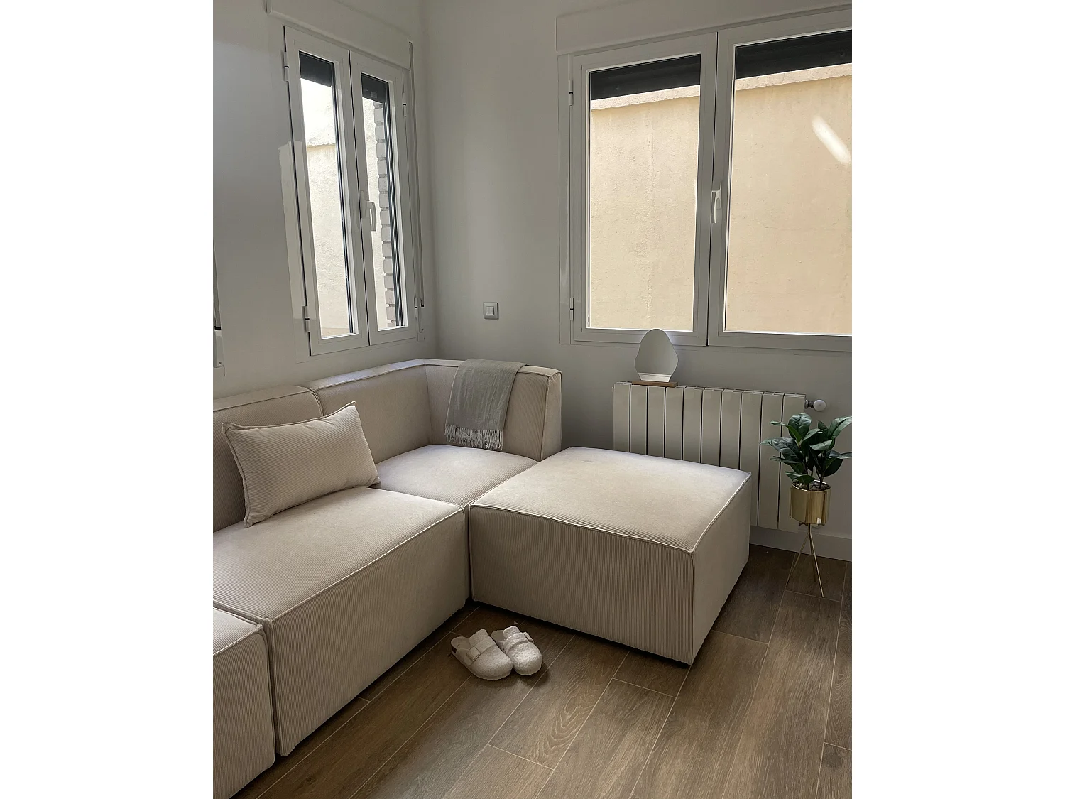 Ottomane LEMVIG Cord Hellbeige