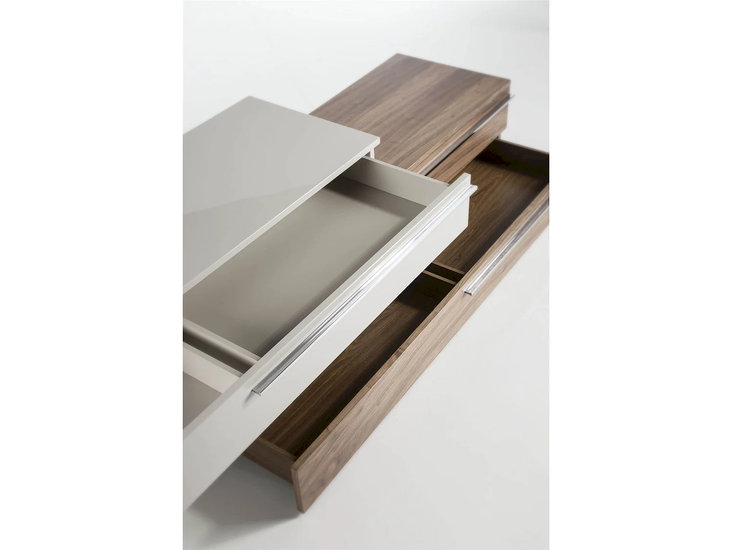 Meuble TV bois laqué poignées et pied acier inoxydable