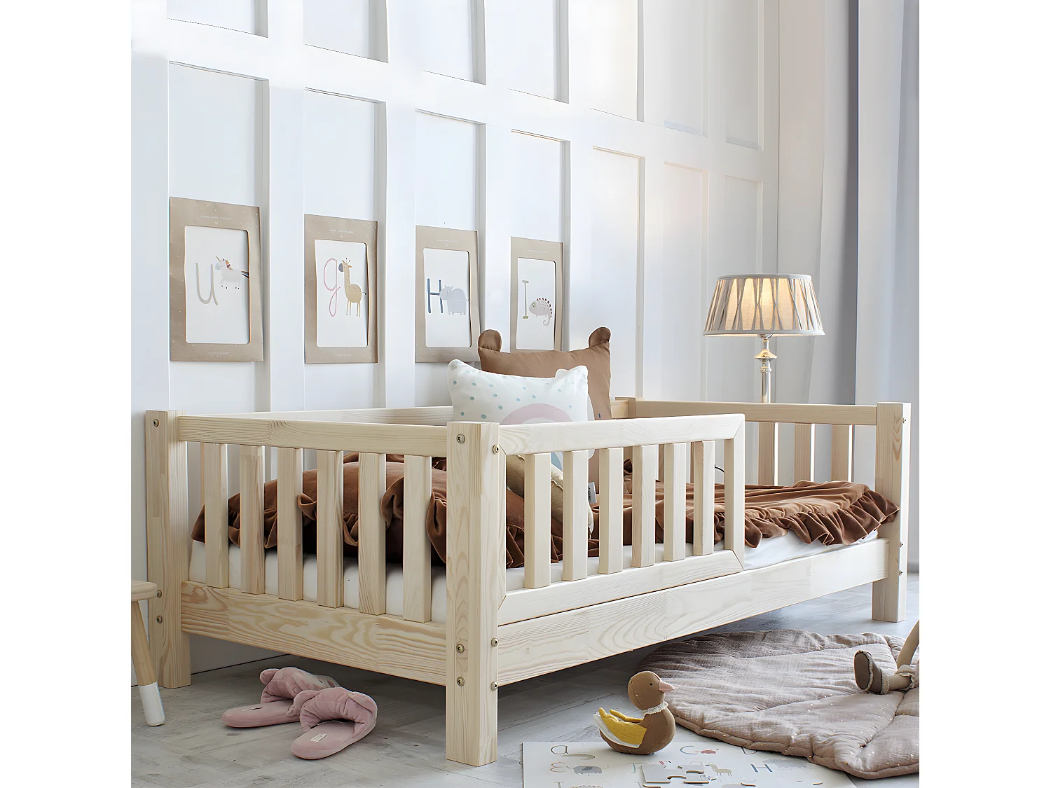 Cama 90x190 con barandilla y somier patas de 10 cm Agnès Madera