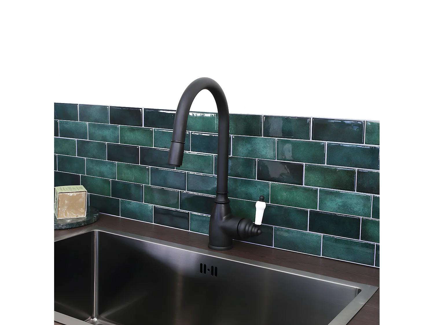 Ascott Küchenarmatur mit schwarzem Handbrausekopf Essebagno