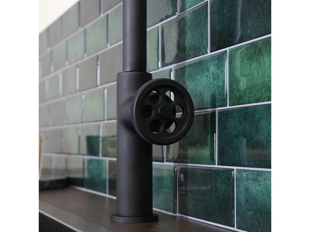 Rubinetto da cucina Indus nero  Essebagno