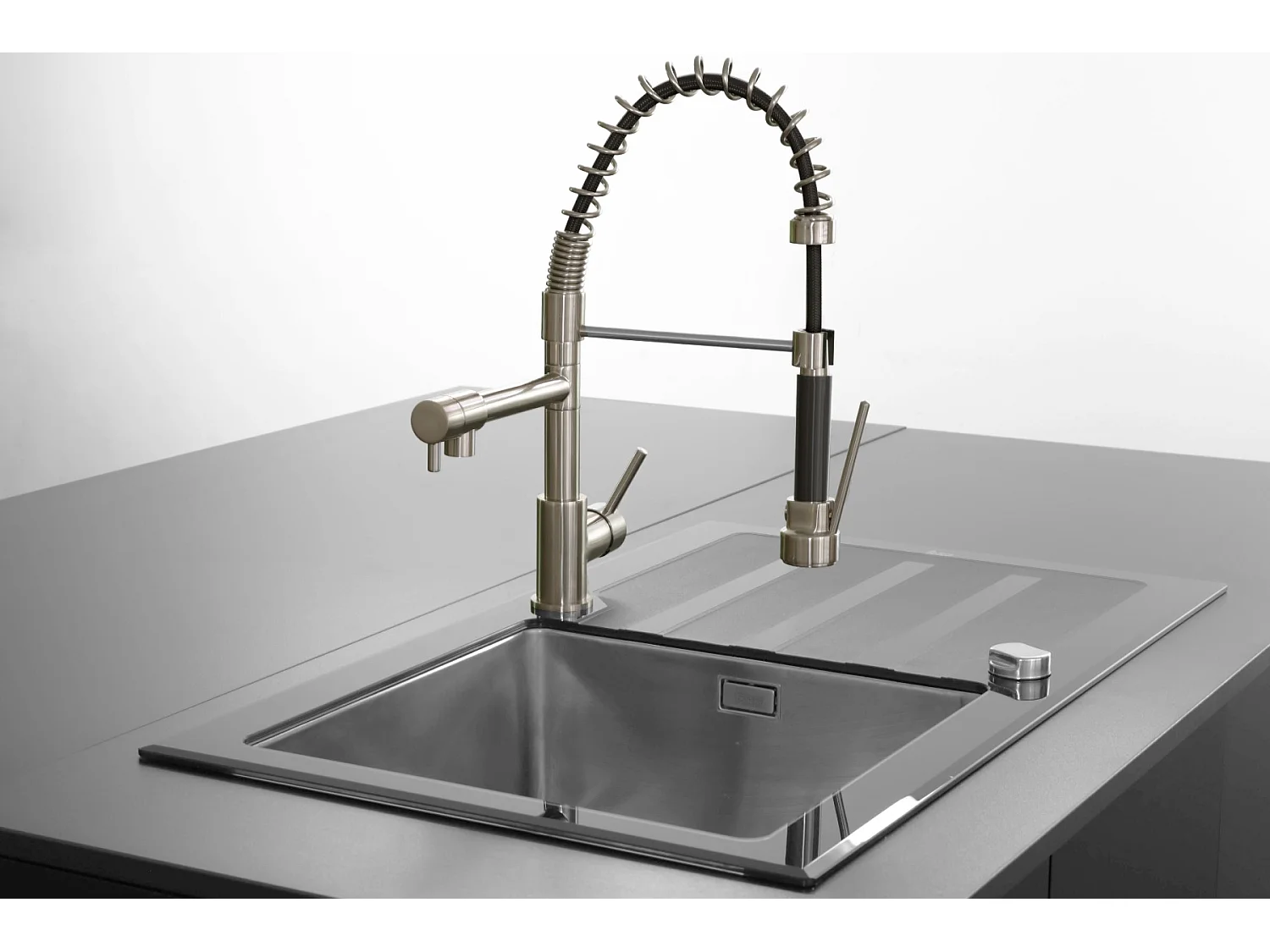 Big Pro Misturadora de lavatório com chuveiro móvel aço inoxidável Essebagno