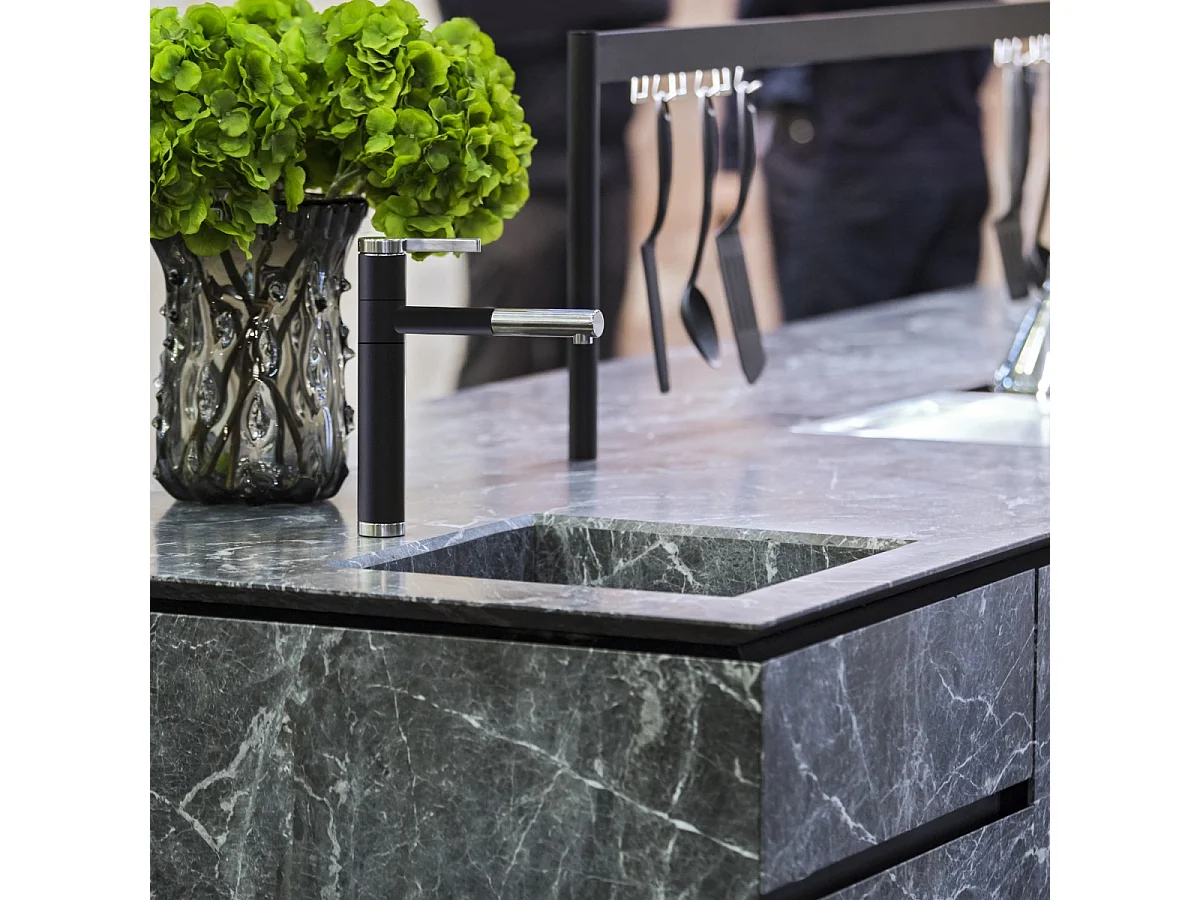 Ultrate mitigeur évier noir et chromé - Essebagno