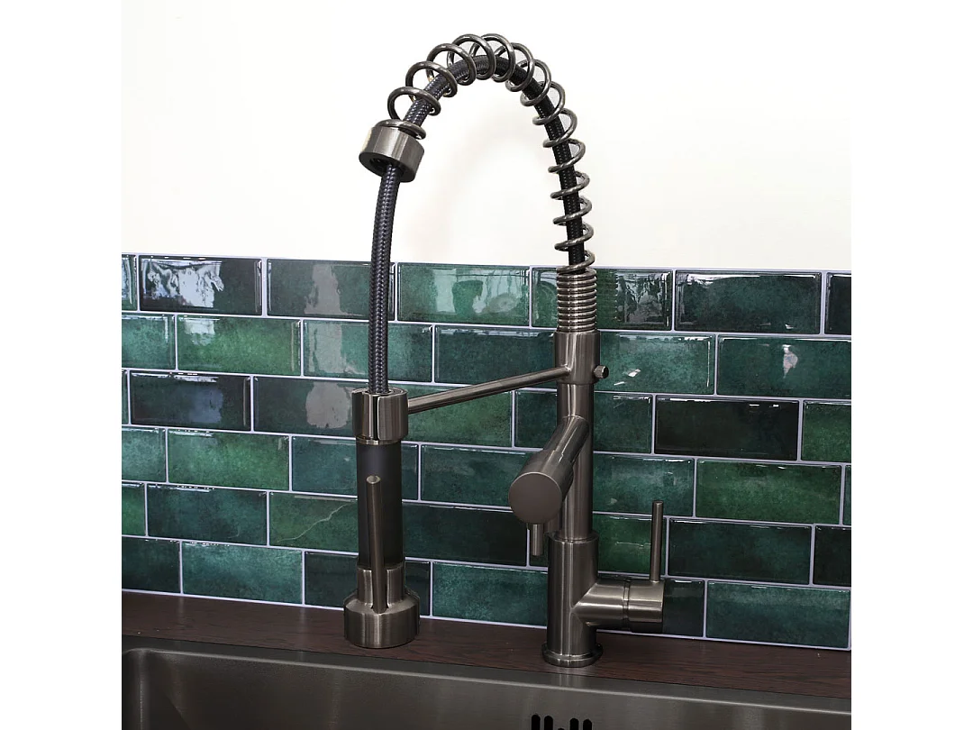 Big Pro Spültischarmatur mit Brause in Gun-Metal Essebagno