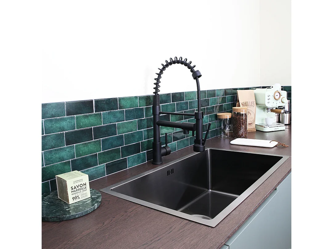 Big Pro Miscelatore per lavabo con soffione mobile nero Essebagno