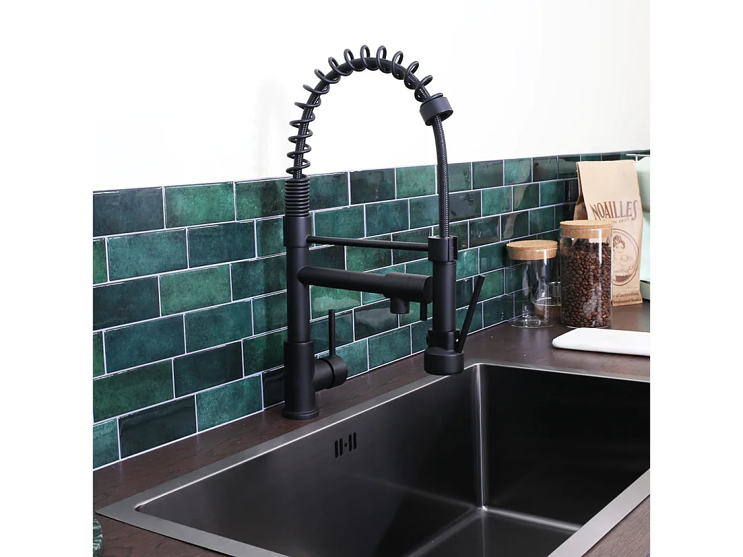 Big Pro Miscelatore per lavabo con soffione mobile nero Essebagno