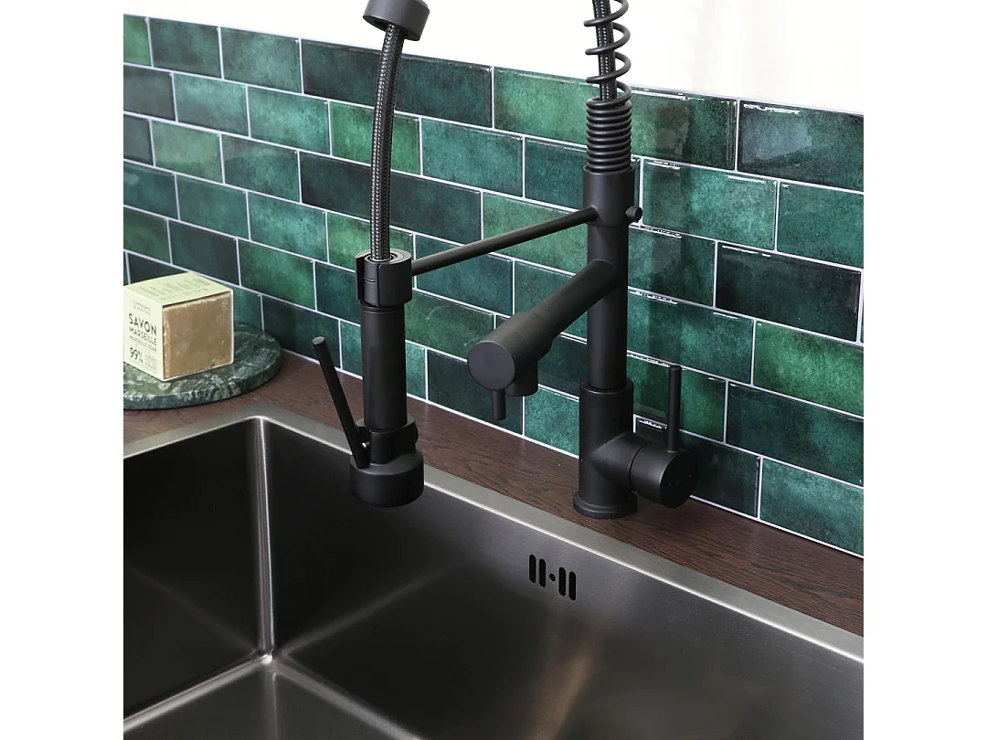 Big Pro Miscelatore per lavabo con soffione mobile nero Essebagno